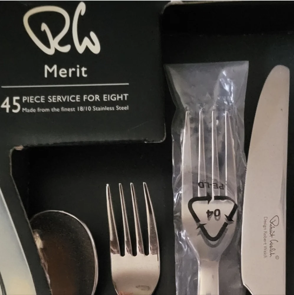 Robert Welch 25 Piece Flatware Silverware Service for 4 and Serving Pieces NEW